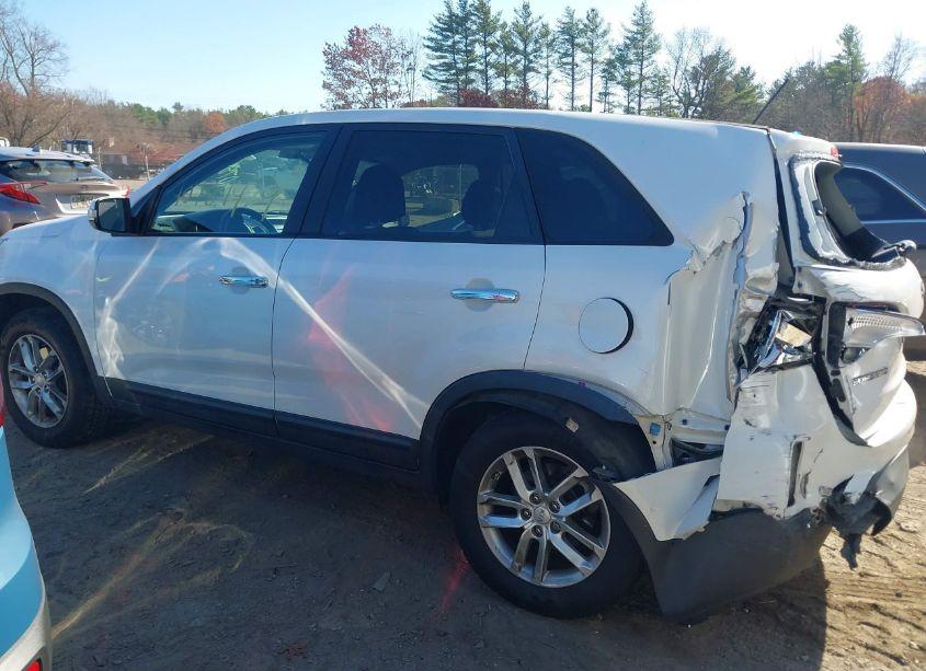 Photo 14 of 2015 Kia Sorento LX (VIN 5XYKT3A61FG645389)