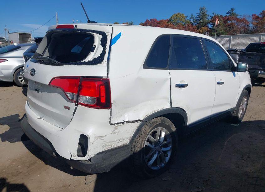 Photo 4 of 2015 Kia Sorento LX (VIN 5XYKT3A61FG645389)