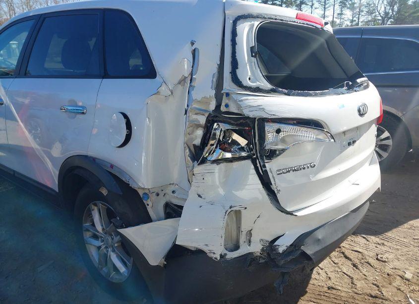 Photo 6 of 2015 Kia Sorento LX (VIN 5XYKT3A61FG645389)
