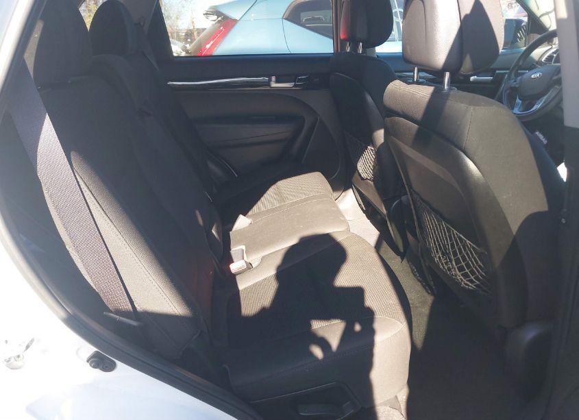 Photo 8 of 2015 Kia Sorento LX (VIN 5XYKT3A61FG645389)