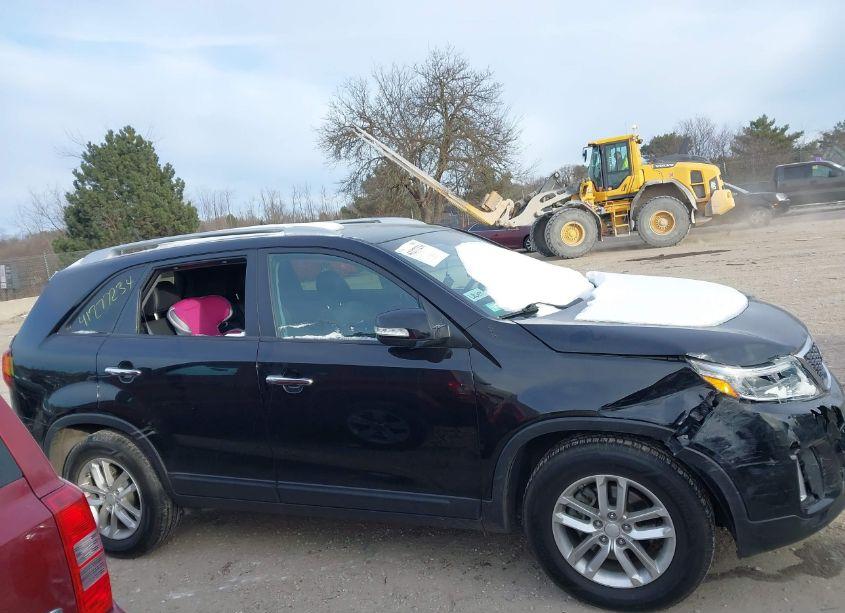 Photo 13 of 2015 Kia Sorento LX (VIN 5XYKT3A61FG646736)