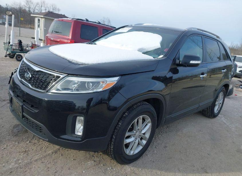 Photo 2 of 2015 Kia Sorento LX (VIN 5XYKT3A61FG646736)