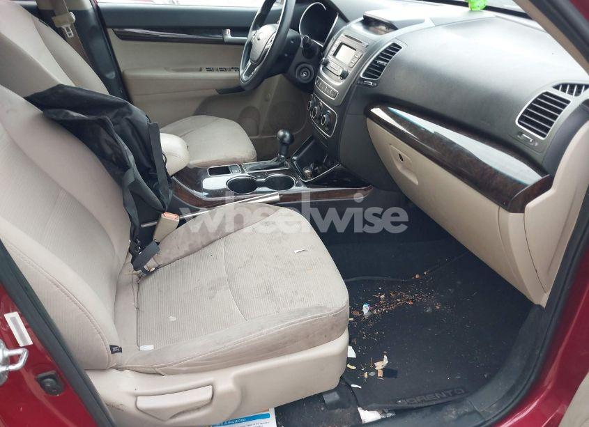 Photo 5 of 2015 Kia Sorento LX (VIN 5XYKT3A61FG661480)