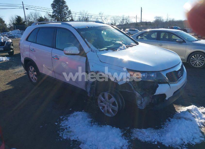 2012 Kia Sorento LX (VIN 5XYKT3A62CG255395) main photo