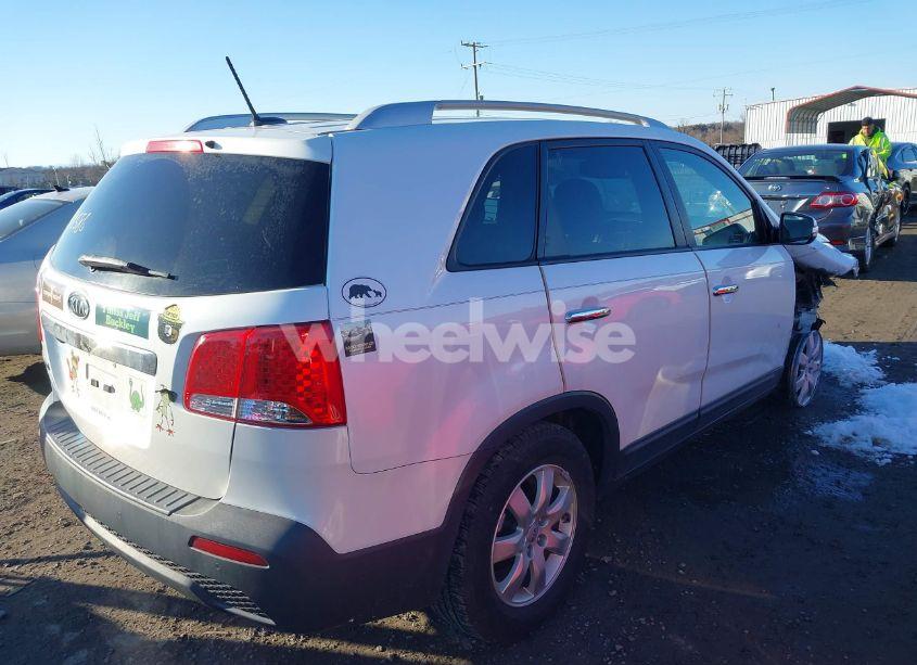 Photo 4 of 2012 Kia Sorento LX (VIN 5XYKT3A62CG255395)