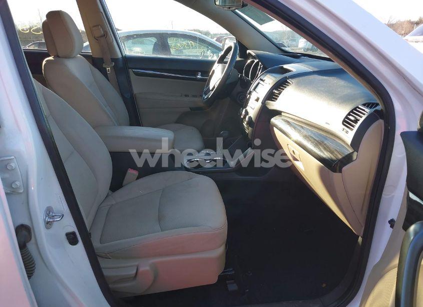 Photo 5 of 2012 Kia Sorento LX (VIN 5XYKT3A62CG255395)