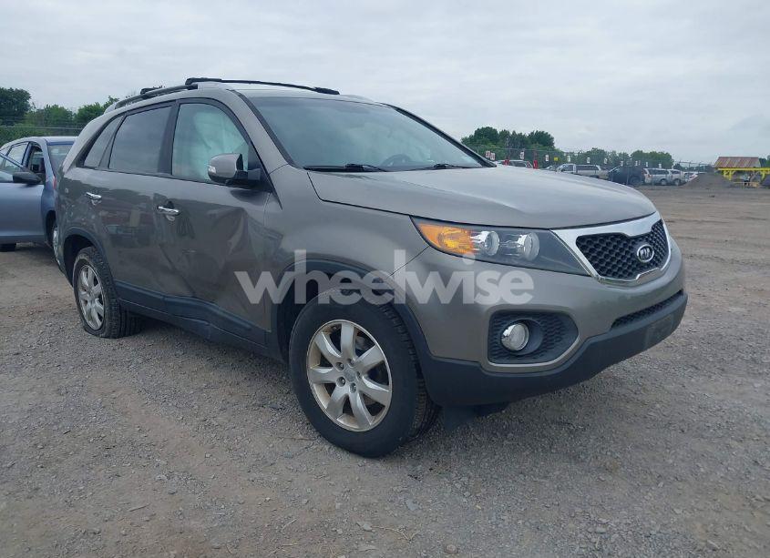 2012 Kia Sorento LX (VIN 5XYKT3A62CG267370) main photo