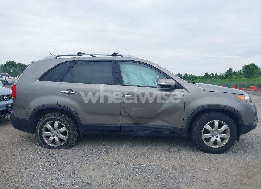 Photo 13 of 2012 Kia Sorento LX (VIN 5XYKT3A62CG267370)
