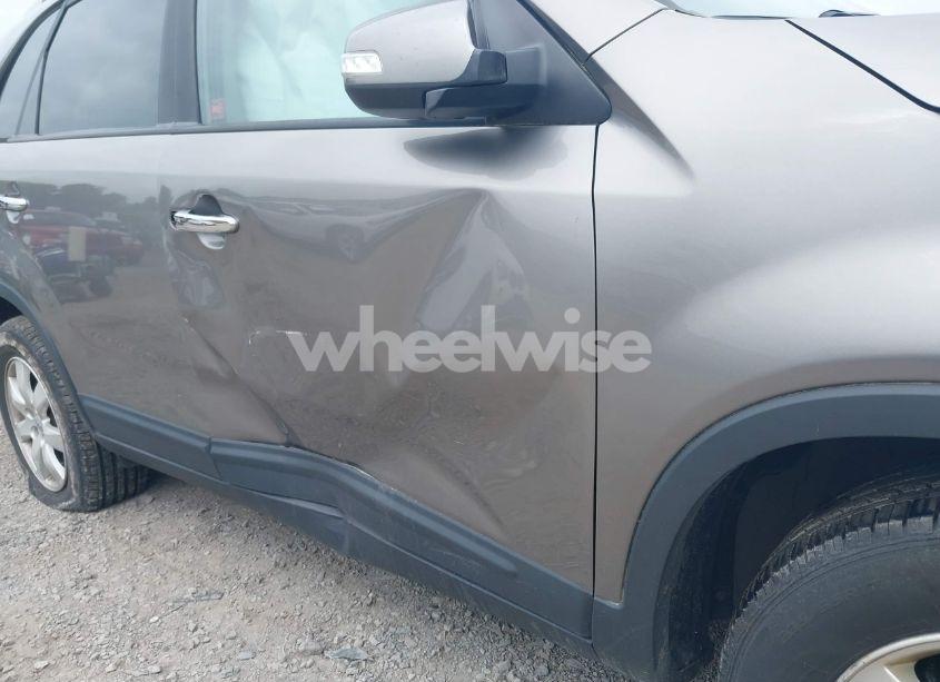 Photo 6 of 2012 Kia Sorento LX (VIN 5XYKT3A62CG267370)