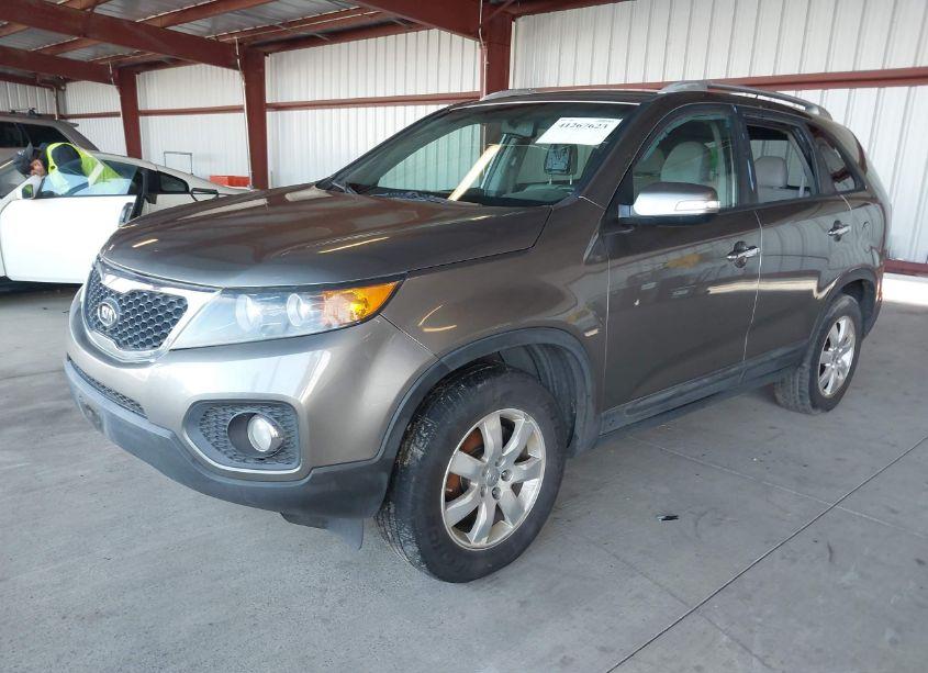 Photo 2 of 2012 Kia Sorento LX (VIN 5XYKT3A62CG283665)