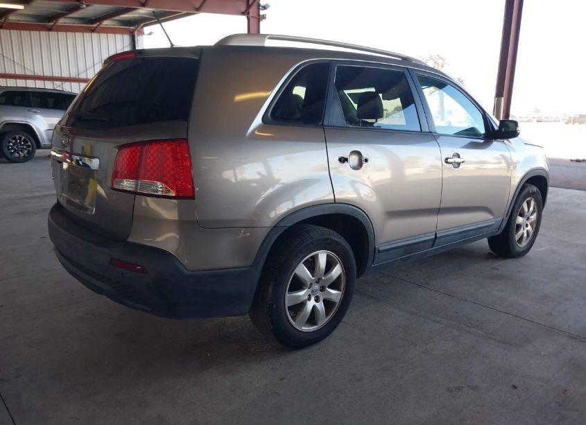 Photo 4 of 2012 Kia Sorento LX (VIN 5XYKT3A62CG283665)