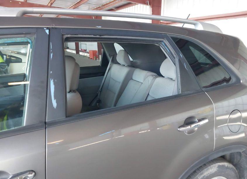 Photo 6 of 2012 Kia Sorento LX (VIN 5XYKT3A62CG283665)