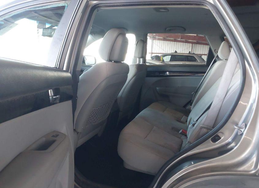 Photo 8 of 2012 Kia Sorento LX (VIN 5XYKT3A62CG283665)