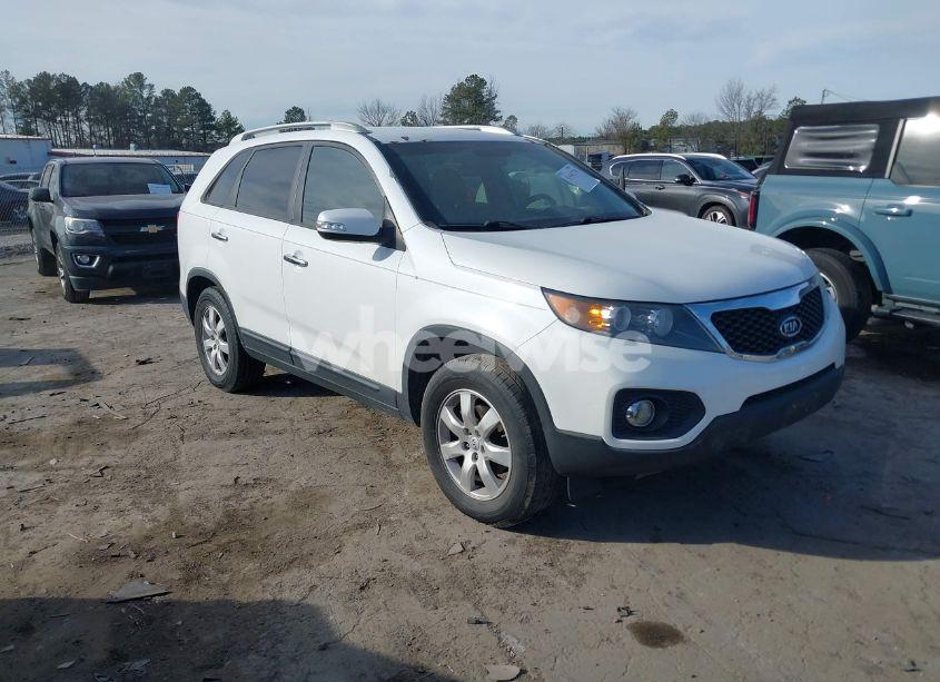 2013 Kia Sorento LX (VIN 5XYKT3A62DG314592) main photo