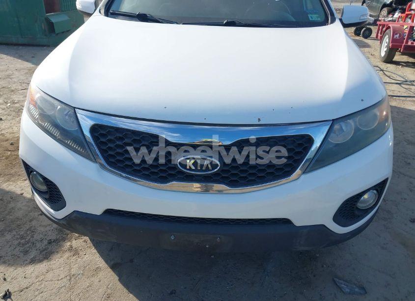 Photo 6 of 2013 Kia Sorento LX (VIN 5XYKT3A62DG314592)