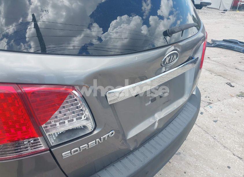 Photo 12 of 2013 Kia Sorento LX (VIN 5XYKT3A62DG322174)