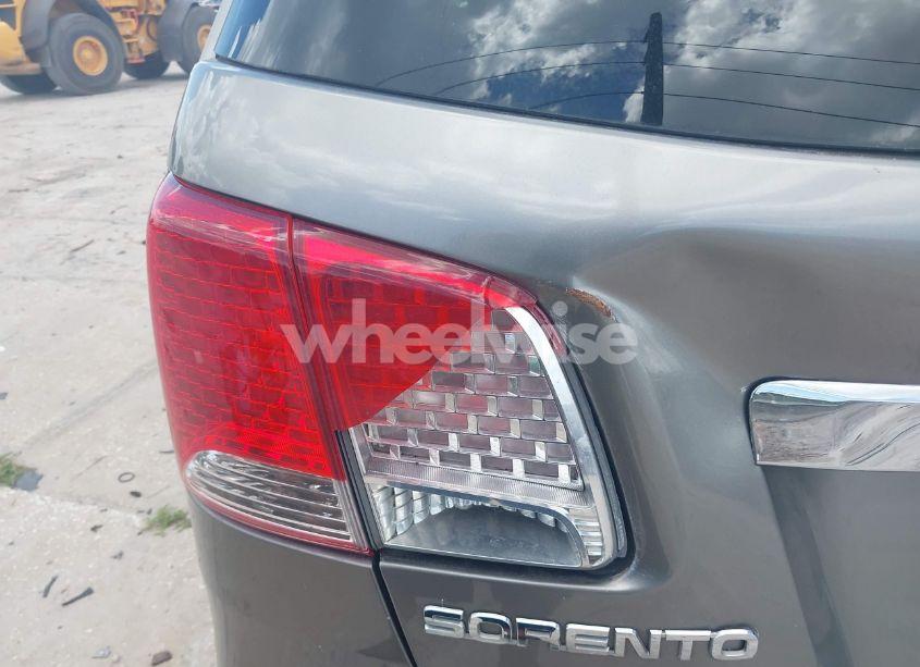 Photo 15 of 2013 Kia Sorento LX (VIN 5XYKT3A62DG322174)