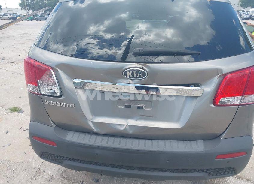 Photo 6 of 2013 Kia Sorento LX (VIN 5XYKT3A62DG322174)