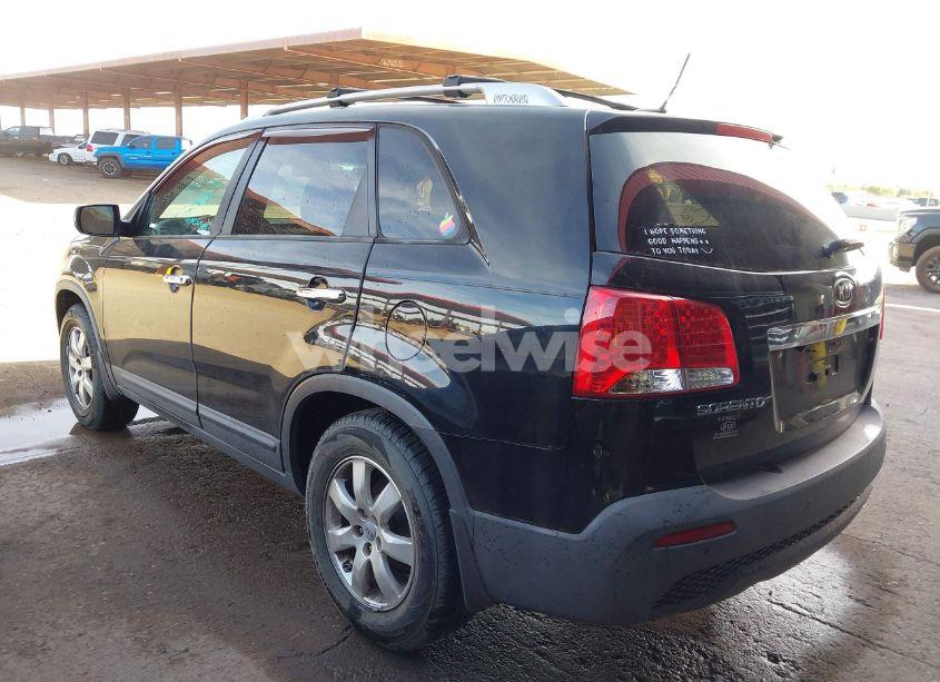 Photo 3 of 2013 Kia Sorento LX (VIN 5XYKT3A62DG325270)