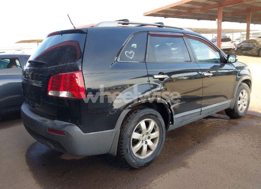 Photo 4 of 2013 Kia Sorento LX (VIN 5XYKT3A62DG325270)