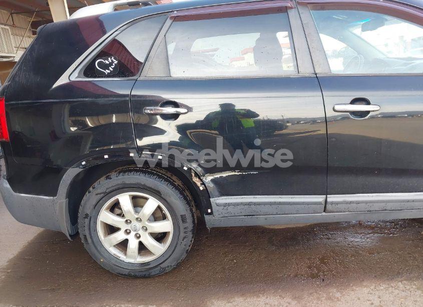 Photo 6 of 2013 Kia Sorento LX (VIN 5XYKT3A62DG325270)