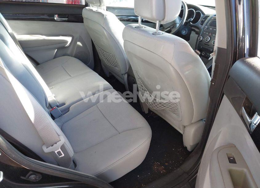 Photo 8 of 2013 Kia Sorento LX (VIN 5XYKT3A62DG325270)
