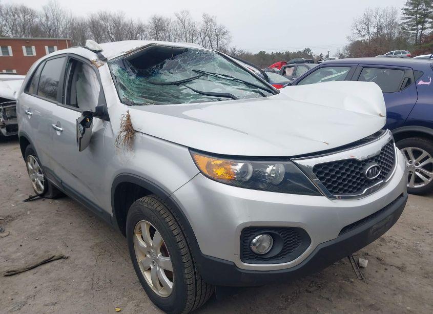 2013 Kia Sorento LX (VIN 5XYKT3A62DG330663) main photo