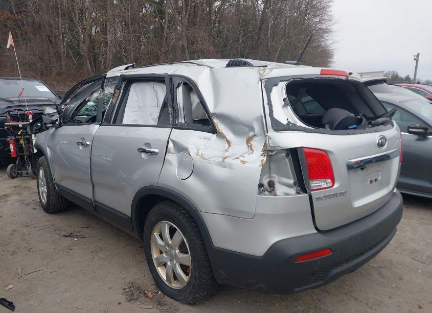 Photo 3 of 2013 Kia Sorento LX (VIN 5XYKT3A62DG330663)