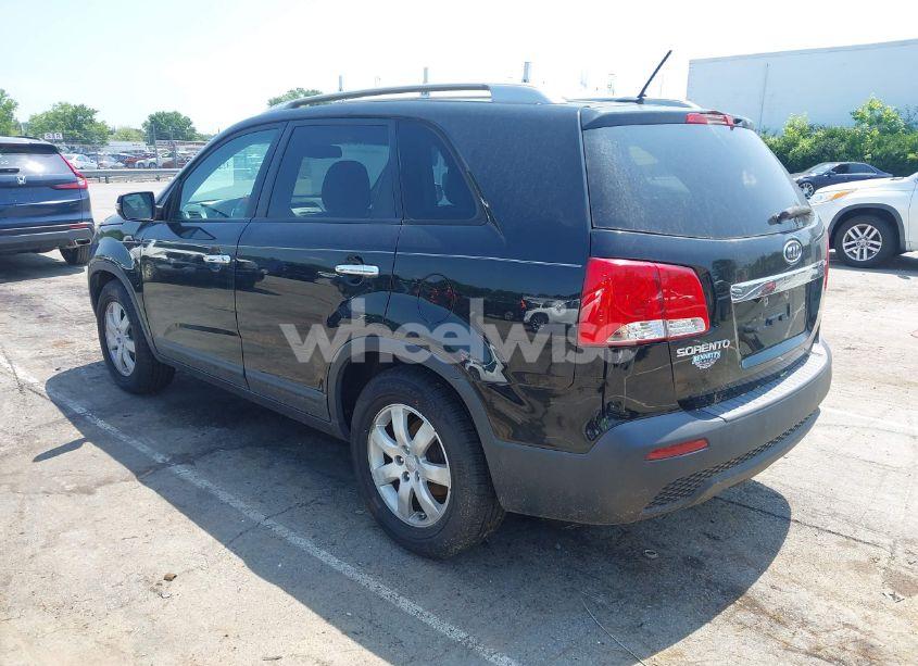 Photo 3 of 2013 Kia Sorento LX (VIN 5XYKT3A62DG339850)