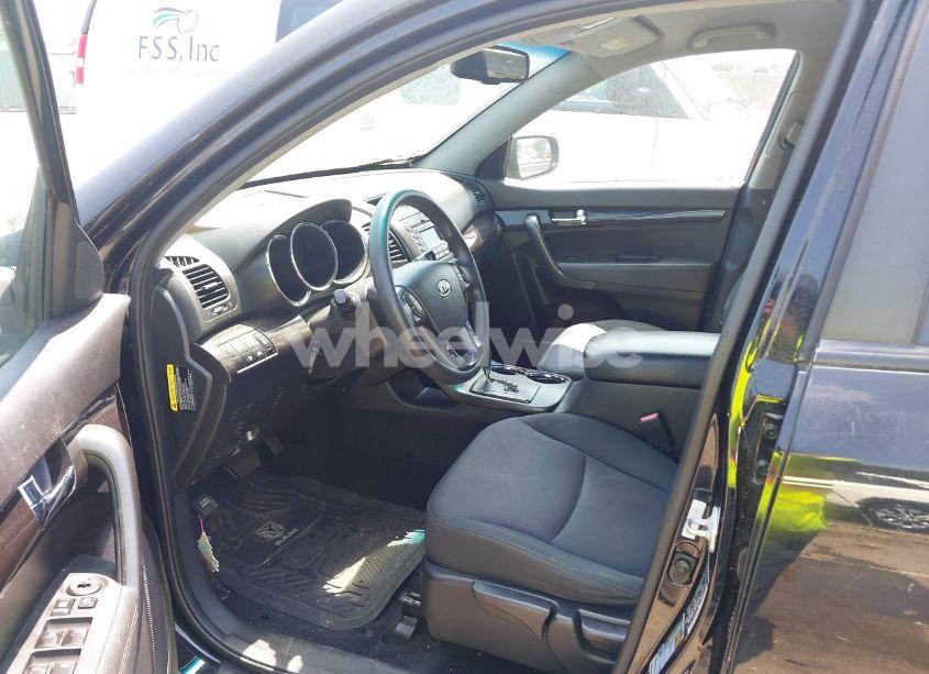 Photo 5 of 2013 Kia Sorento LX (VIN 5XYKT3A62DG339850)