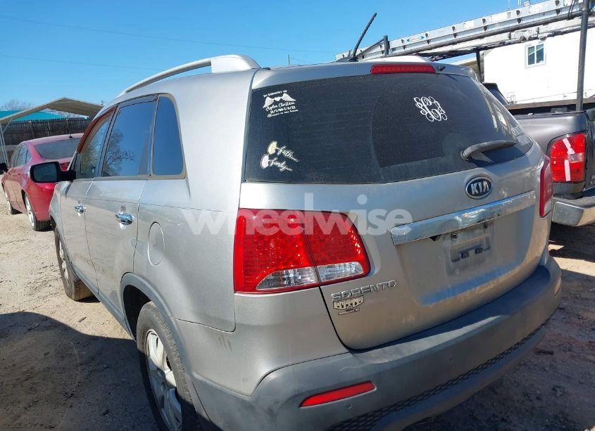 Photo 3 of 2013 Kia Sorento LX (VIN 5XYKT3A62DG364926)