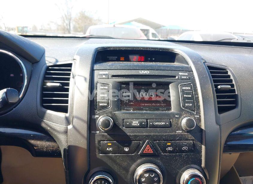 Photo 6 of 2013 Kia Sorento LX (VIN 5XYKT3A62DG364926)