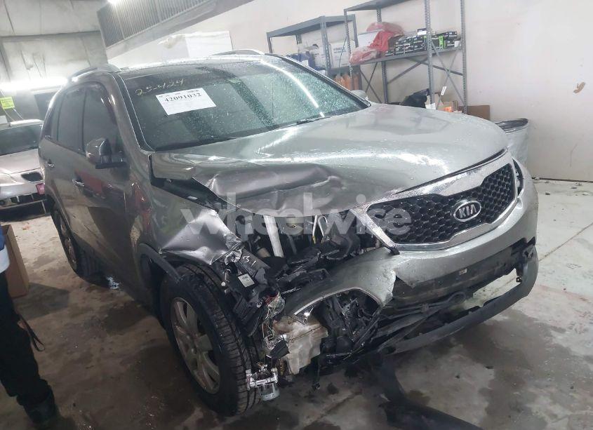 2013 Kia Sorento LX (VIN 5XYKT3A62DG393035) main photo