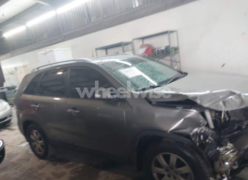 Photo 13 of 2013 Kia Sorento LX (VIN 5XYKT3A62DG393035)