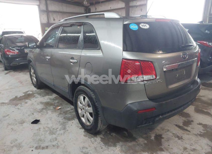 Photo 3 of 2013 Kia Sorento LX (VIN 5XYKT3A62DG393035)