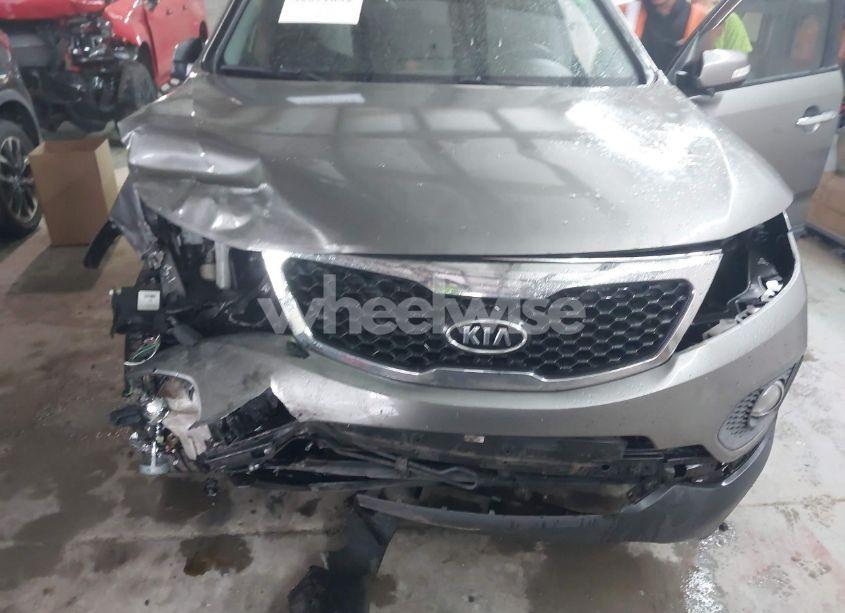 Photo 6 of 2013 Kia Sorento LX (VIN 5XYKT3A62DG393035)