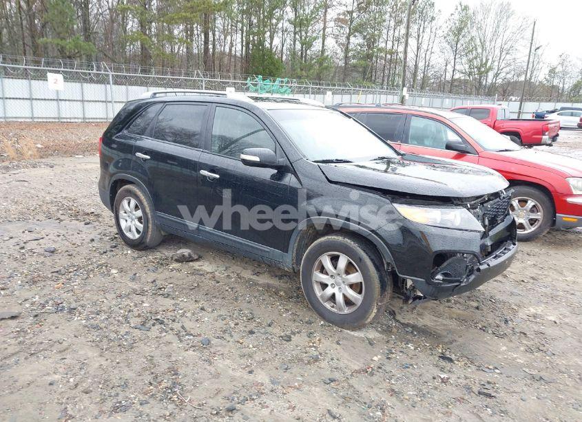 2013 Kia Sorento LX (VIN 5XYKT3A62DG394122) main photo