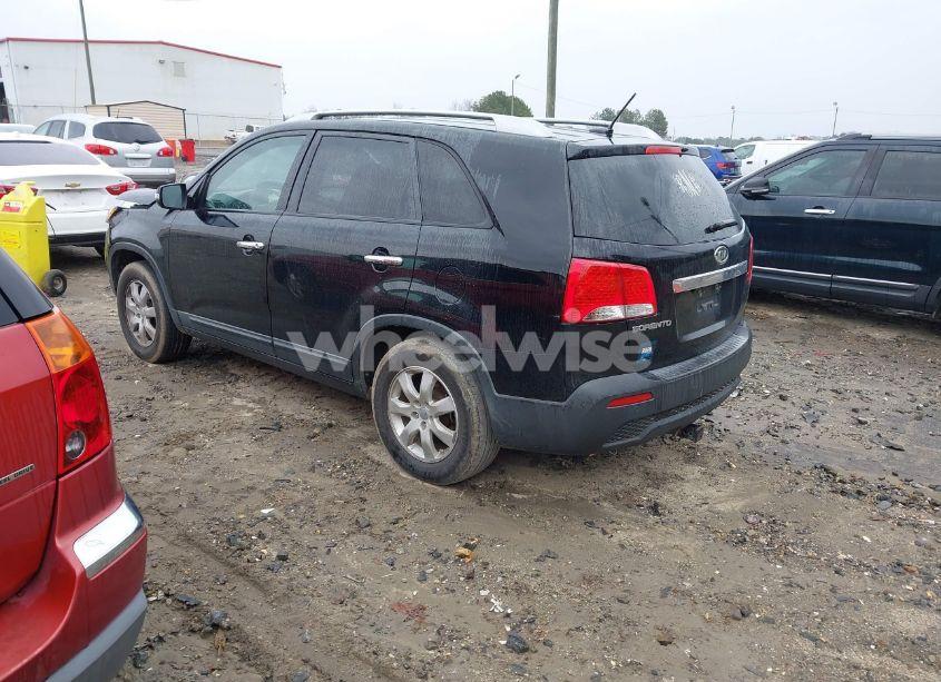 Photo 3 of 2013 Kia Sorento LX (VIN 5XYKT3A62DG394122)