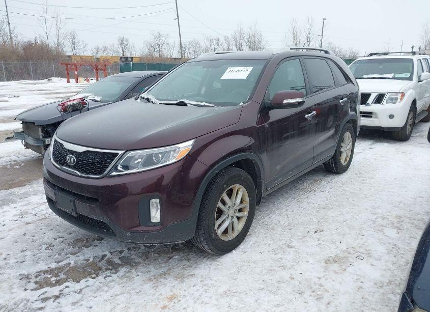 Photo 2 of 2014 Kia Sorento LX (VIN 5XYKT3A62EG449671)