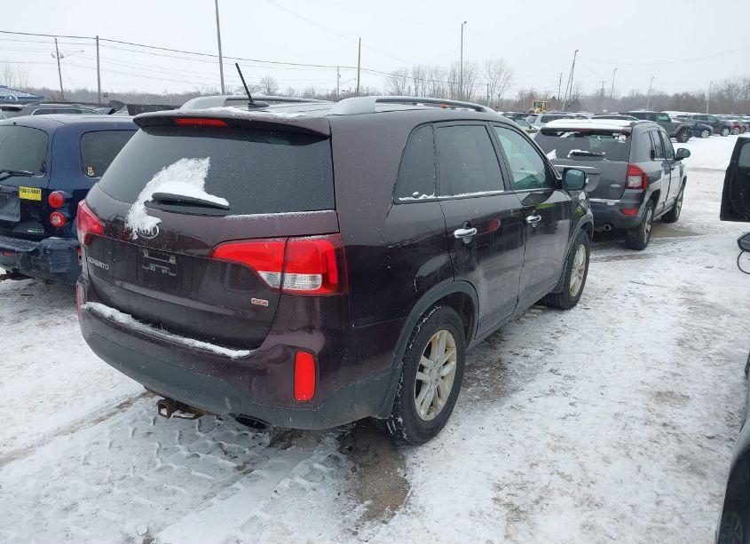 Photo 4 of 2014 Kia Sorento LX (VIN 5XYKT3A62EG449671)