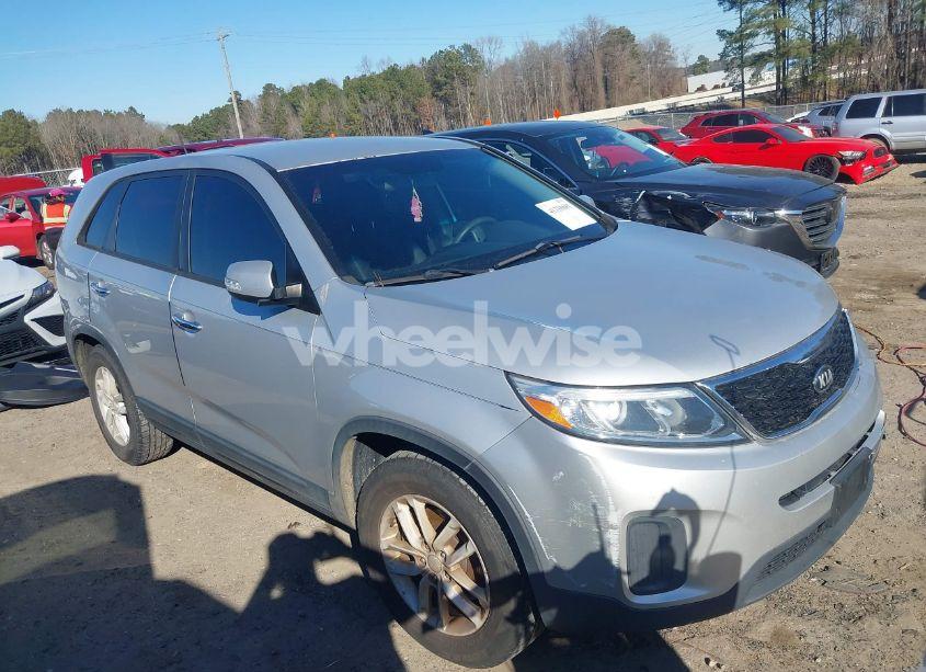2014 Kia Sorento LX (VIN 5XYKT3A62EG456720) main photo