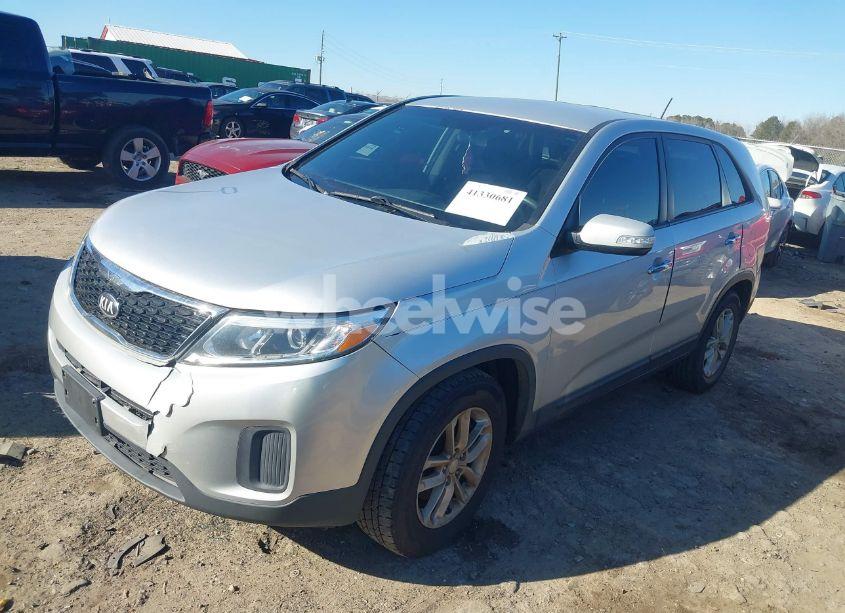 Photo 2 of 2014 Kia Sorento LX (VIN 5XYKT3A62EG456720)