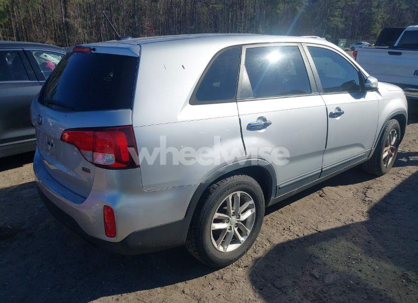 Photo 4 of 2014 Kia Sorento LX (VIN 5XYKT3A62EG456720)