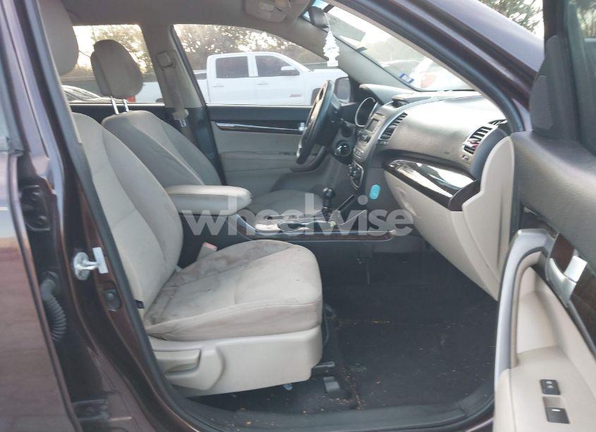 Photo 5 of 2014 Kia Sorento (VIN 5XYKT3A62EG458581)