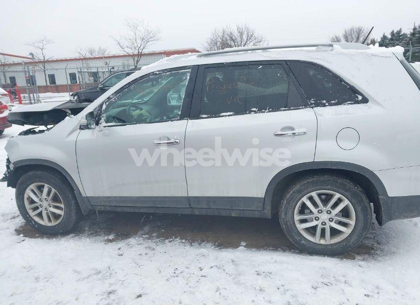 Photo 15 of 2014 Kia Sorento LX (VIN 5XYKT3A62EG471895)
