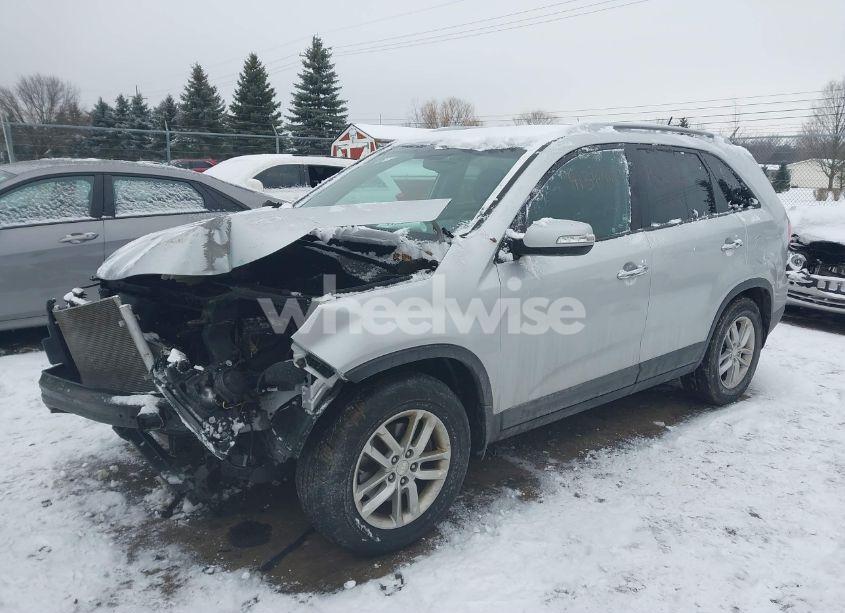 Photo 2 of 2014 Kia Sorento LX (VIN 5XYKT3A62EG471895)