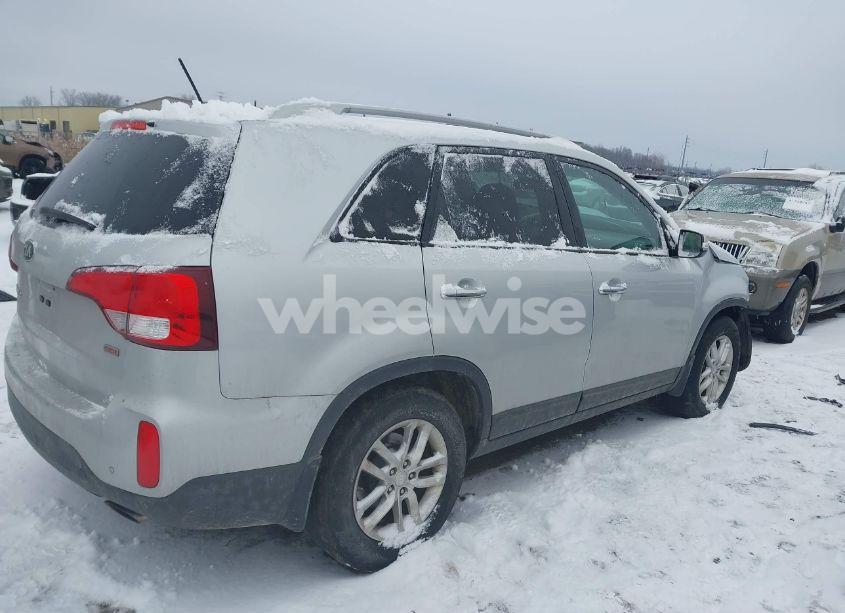 Photo 4 of 2014 Kia Sorento LX (VIN 5XYKT3A62EG471895)