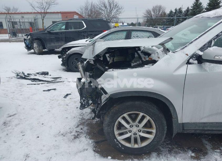 Photo 6 of 2014 Kia Sorento LX (VIN 5XYKT3A62EG471895)