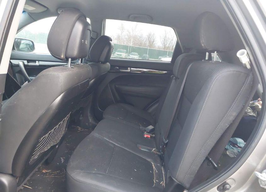 Photo 8 of 2014 Kia Sorento LX (VIN 5XYKT3A62EG473260)