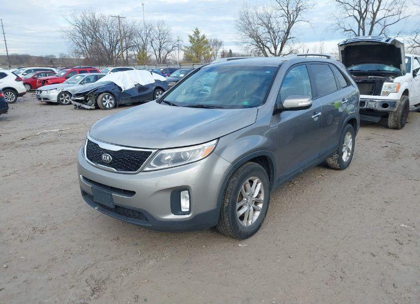 Photo 2 of 2014 Kia Sorento LX (VIN 5XYKT3A62EG474361)